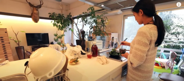 27歲日本家庭主婦圍著孩子轉的一天，卻被人羨慕她的從容優雅