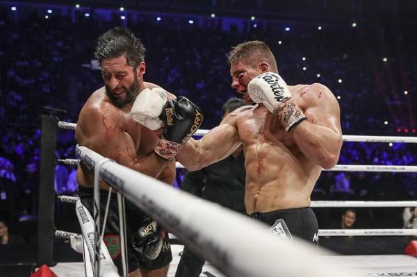 精彩!範霍文浴血奮戰強勢逆襲KO薩迪克衛冕金腰帶 精彩!範霍文浴血奮戰強勢逆襲KO薩迪克衛冕金腰帶