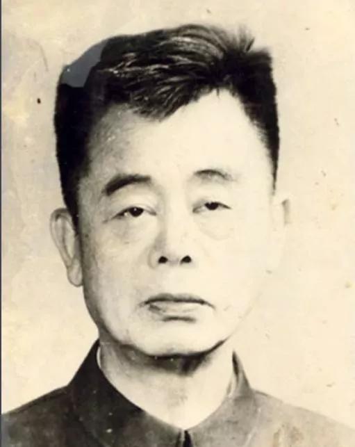 1950年,毛主席得知曾要開除他的校長窮困潦倒,派人送去1200斤米 1950年,毛主席得知曾要開除他的校長窮困潦倒,派人送去1200斤米