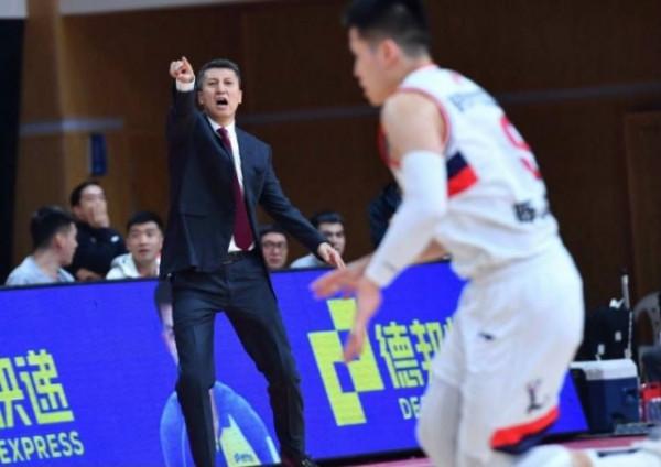 遼籃三後衛戰術再現江湖！小艾弗森砍34+15，郭士強末節19-0翻盤