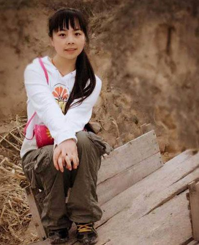 王二妮：星光大道走紅，一人撐起全家，風光背後的艱辛與淚水