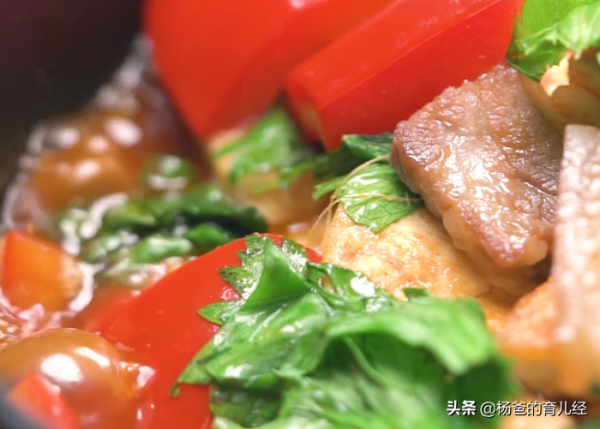 五花肉這樣吃太美味,搭配芹菜和豆腐,營養又解饞,孩子特愛吃 五花肉這樣吃太美味,搭配芹菜和豆腐,營養又解饞,孩子特愛吃