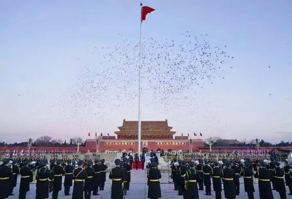 瀘定橋是大渡河上的吊橋，飛奪瀘定橋和強渡大渡河是同一場戰役嗎