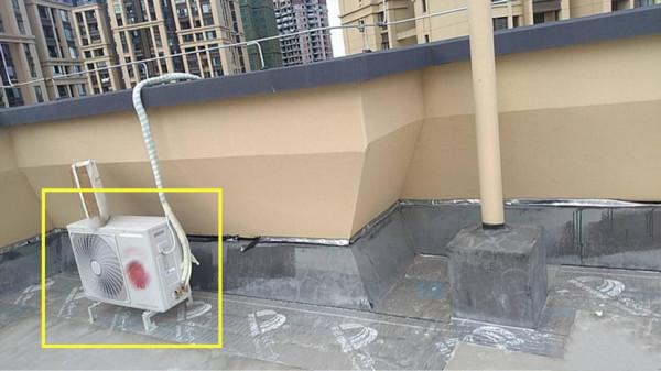 不知道樓下咋想的，空調外機全裝在樓頂，我家買的頂樓，你憑啥？