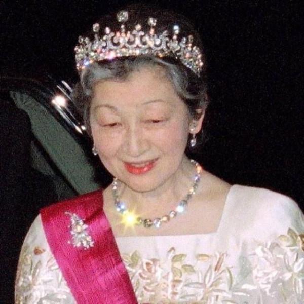 日本百年王冠文化,是精緻的成人賀禮,展現皇室公主的尊貴地位 日本百年王冠文化,是精緻的成人賀禮,展現皇室公主的尊貴地位