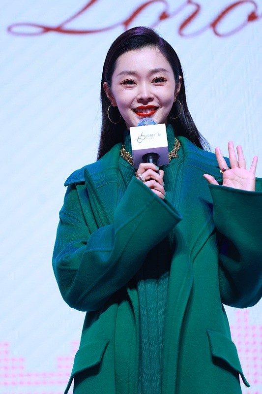 宋軼的生圖也好美，雖然服裝太厚實，卻擋不住她的美