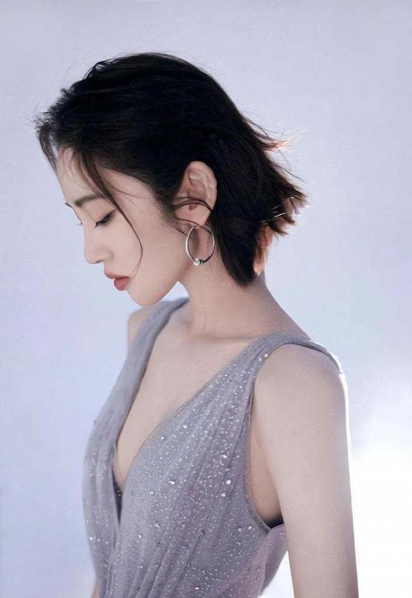 你笑起來真好看,像春天的花一樣:唐藝昕 你笑起來真好看,像春天的花一樣:唐藝昕