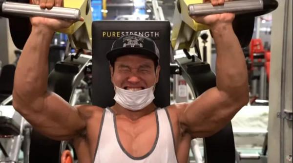 46歲金鐘國被質疑打荷爾蒙增肌,加拿大健身教練:他有吃藥 46歲金鐘國被質疑打荷爾蒙增肌,加拿大健身教練:他有吃藥