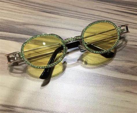 蘇富比將拍兩款古印度眼鏡，估計2255萬，鏡片為白鑽和祖母綠