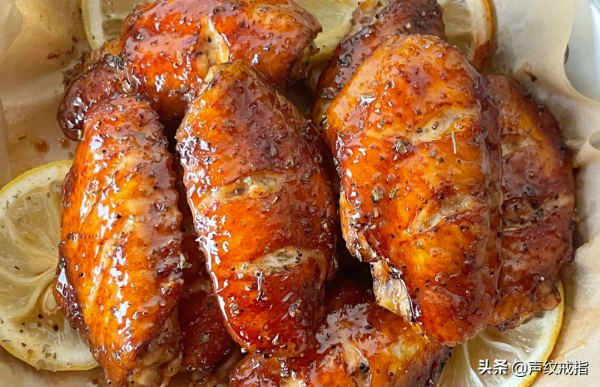 一頓飯：蒜香檸檬雞翅+海帶絲拌豆皮