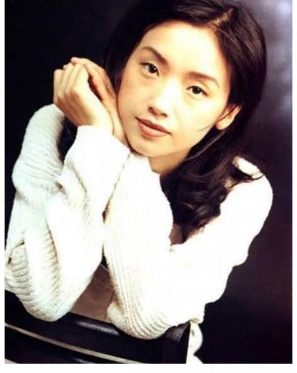 年少不知阿姨香，10年後才發現超美的5位女港星