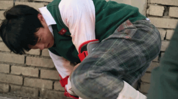 滿地喪屍還不忘談情說愛，砸一個億，就拍出這玩意兒？