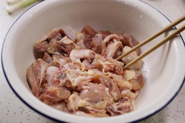 小時候常吃的“生炒雞”會做了!省事好吃,雞肉裡外都香,吃不夠 小時候常吃的“生炒雞”會做了!省事好吃,雞肉裡外都香,吃不夠