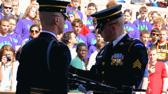 滿滿的儀式感，美國阿靈頓公墓驗槍換崗背後的故事