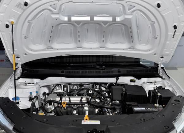 工薪族買車，價格越低越好，這三款不但省油，保養還便宜