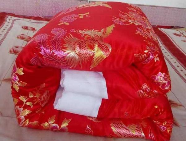 棉花被battle蠶絲被，你猜誰贏？