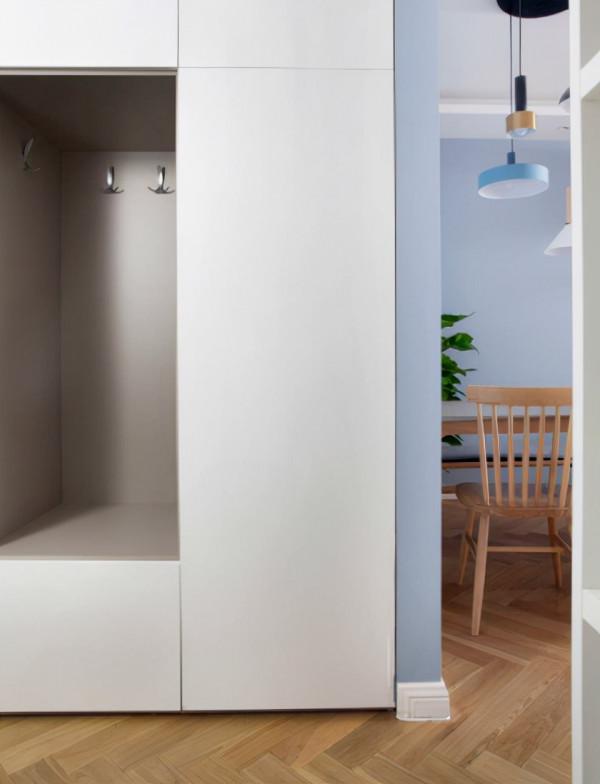 六口之家也能溫馨又實用,一面電視牆,就能解決收納問題 六口之家也能溫馨又實用,一面電視牆,就能解決收納問題