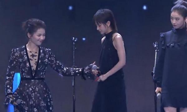 風光時是姐妹,潦倒時變仇人?這8對藝人的塑膠友誼讓人大跌眼鏡 風光時是姐妹,潦倒時變仇人?這8對藝人的塑膠友誼讓人大跌眼鏡