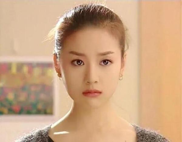 只有看了年輕時候的董潔，才知道她的顏值為什麼不輸劉亦菲