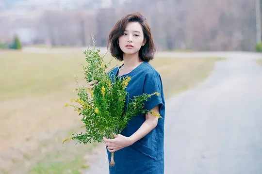 “天然女神”金智媛：顏值絲毫不輸宋慧喬，如今廣告接到“手軟”