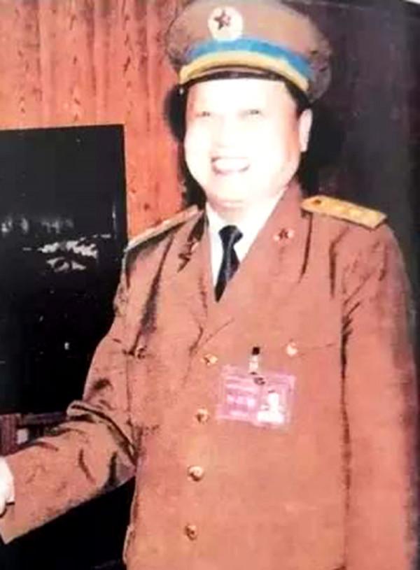 空軍的第八任司令員,56歲升中將,61歲升上將,享年63歲 空軍的第八任司令員,56歲升中將,61歲升上將,享年63歲