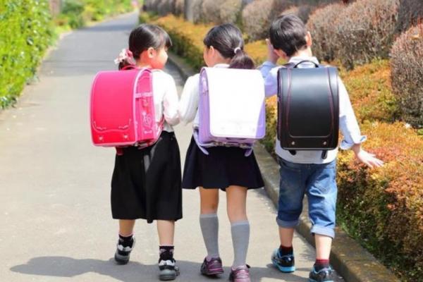 &OpenCurlyDoubleQuote;你家孩子跟不上&rdquo;，一年級沒學過拼音，老師一週內勸退三次