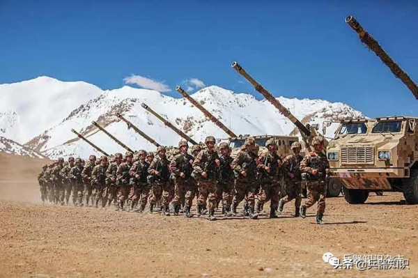 “戰神”怒吼震崑崙 新疆軍區某團新裝備首次高原實彈射擊演練