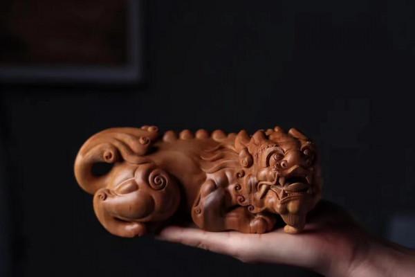 貔貅伏地，回首望天！這老山檀黑肉貔貅驚豔到我了