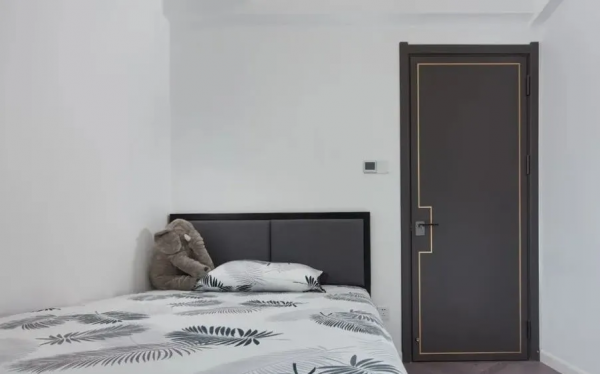 83平米現代三居室，全屋以黑白灰為主，打造出時尚有氣質的居室