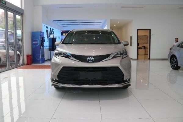 【到店實拍】外形激進，空間優秀，全系2.5L混動，豐田賽那實拍