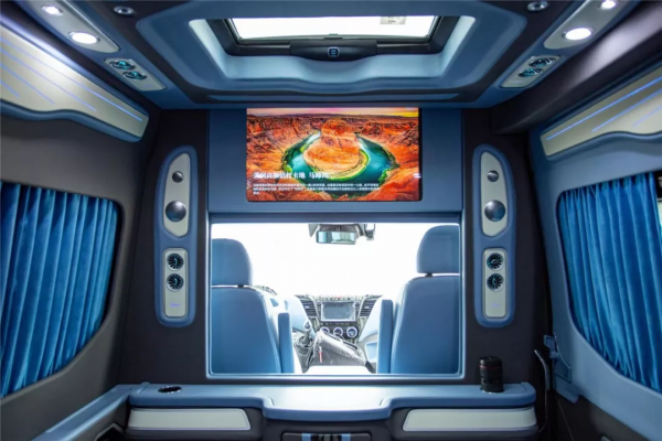 冰藍配色未來科幻感破屏而出！霍夫勒6座商務車：超豪華高檔配置