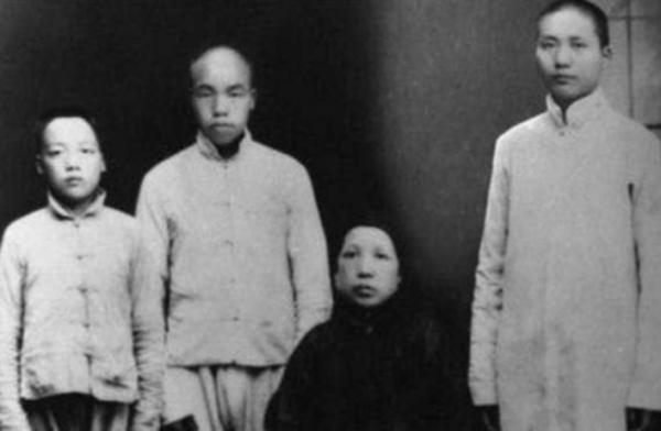 毛主席收留一乞丐兄弟,30年後相見,毛主席:你還可以叫我大哥 毛主席收留一乞丐兄弟,30年後相見,毛主席:你還可以叫我大哥