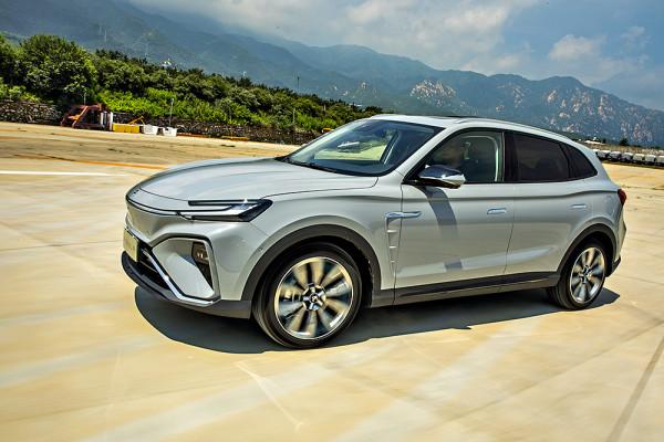 智駕開箱丨底盤和操控是給我最大的驚喜,場地試駕上汽R汽車MARVEL R 智駕開箱丨底盤和操控是給我最大的驚喜,場地試駕上汽R汽車MARVEL R