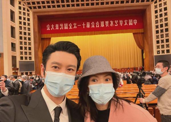 文代會閉幕，章子怡不扎堆卻被央視名嘴索簽名，周冬雨被眾星追捧