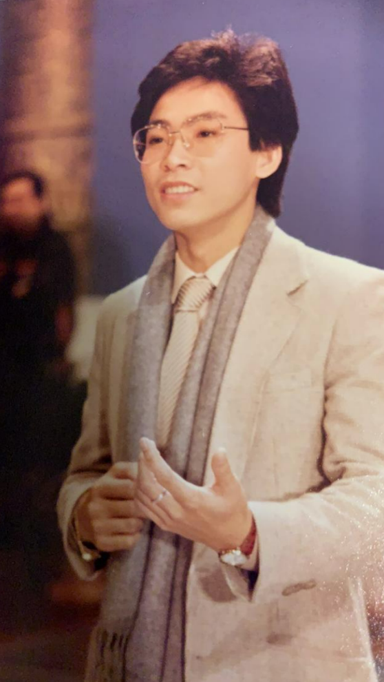 “愛國歌手”張明敏：28歲爆紅後被打壓，賣掉車房義演