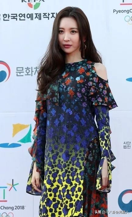 韓國女星離開濾鏡，滿面油光、臉部腫脹，她們才是真正的“照騙”