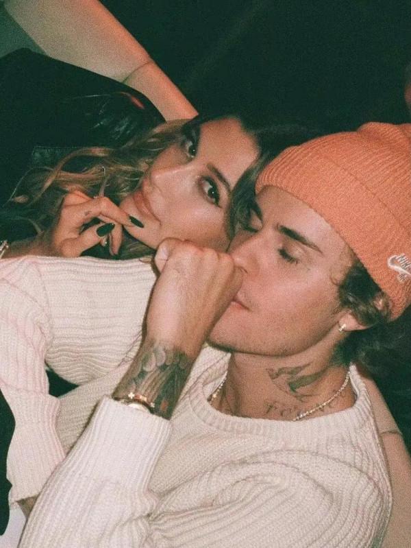 比伯演唱會也不忘告白老婆,這恐怕就是愛情真正的樣子吧 比伯演唱會也不忘告白老婆,這恐怕就是愛情真正的樣子吧