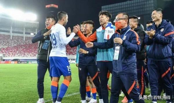 尷尬！粵媒戲謔李霄鵬，球迷吐槽你火燒腚了