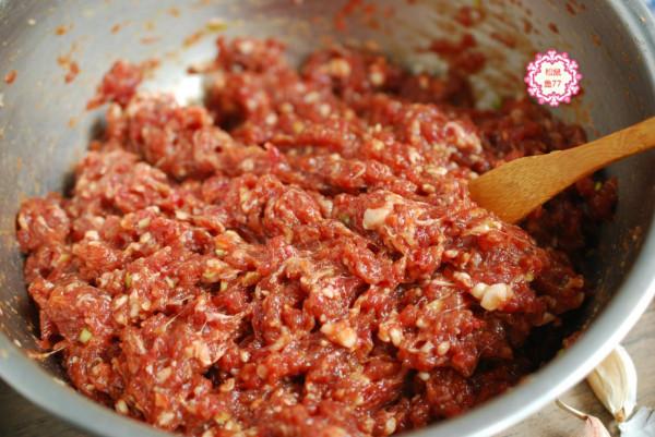 40年老回民餃子館的牛羊肉調餡方法,全在這一碗香料汁,賊香 40年老回民餃子館的牛羊肉調餡方法,全在這一碗香料汁,賊香