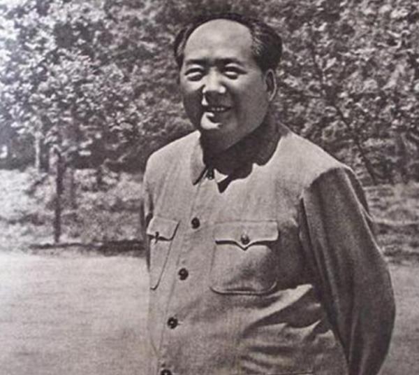 49年列車上毛澤東突然犯病，衛士解釋：主席到香山後就得了頭暈病