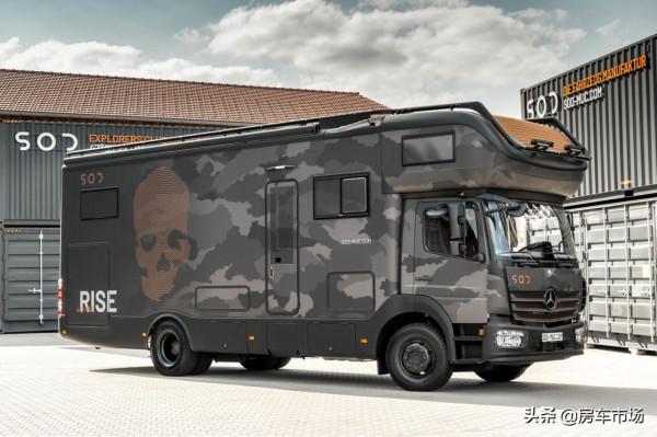 賓士中卡房車，7&period;2T柴油V6發動機，二層車頂能聚會