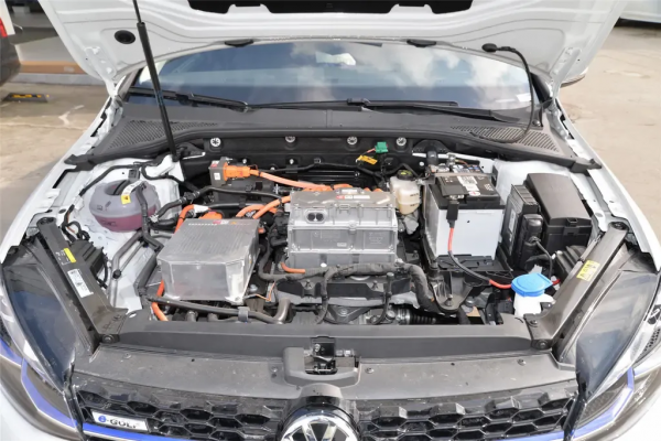 配備前置單電機，續航里程270km，高爾夫·純電動態評測