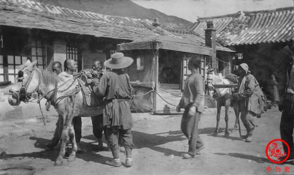 晚清老照片:地方官出差前呼後擁,圖8廚房做飯場景難得一見 晚清老照片:地方官出差前呼後擁,圖8廚房做飯場景難得一見