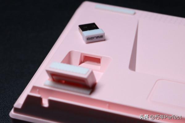 HELLO GANSS HS108T 三模熱插拔機械鍵盤開箱評測 HELLO GANSS HS108T 三模熱插拔機械鍵盤開箱評測