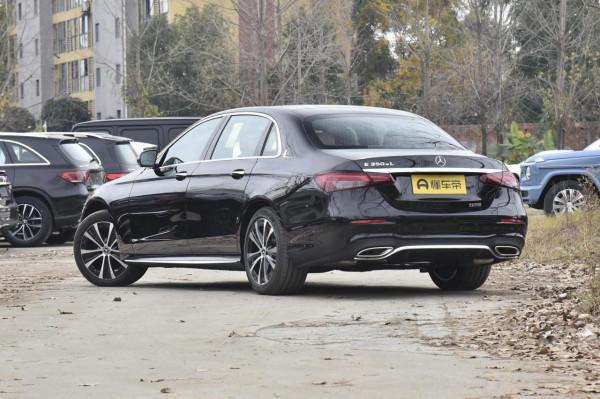 賓士E級PHEV，軸距3079mm，搭載2.0T+9AT，內飾討喜，造型帥氣