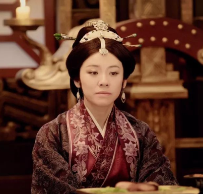 &OpenCurlyDoubleQuote;大娘子&rdquo;劉琳，被名導拋棄後，相親嫁平凡丈夫，47歲被寵成公主