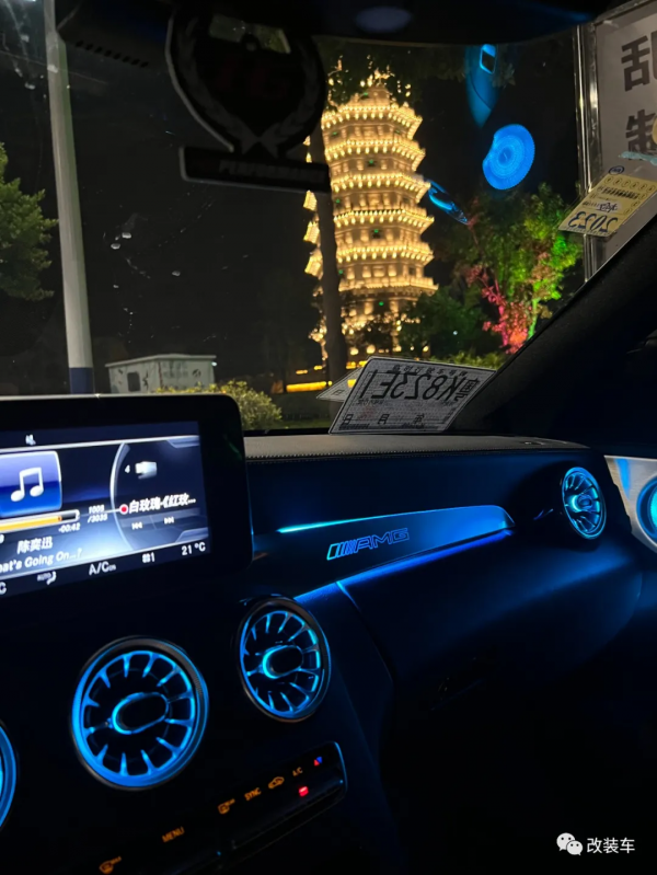 趕在過年前換賓士C Coupe，加班加點割完寬體快樂過新年