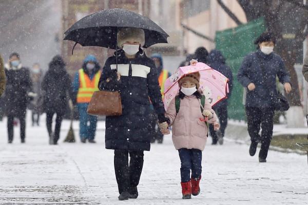 一萬套住房同時奠基、放煙花，朝鮮如此蓋房子、分房子