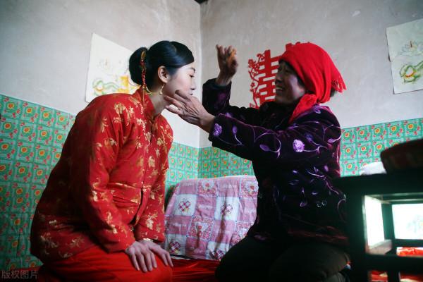 從豐縣年輕母親的故事，探討什麼樣的嫁娶模式有益於年輕夫妻