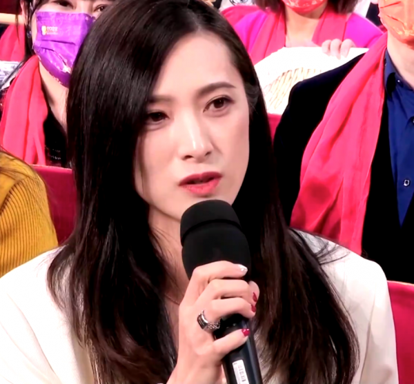 元宵晚會最驚豔女星：萬茜金絲絨，金晨粉嫩，林允穿著剪紙出來了